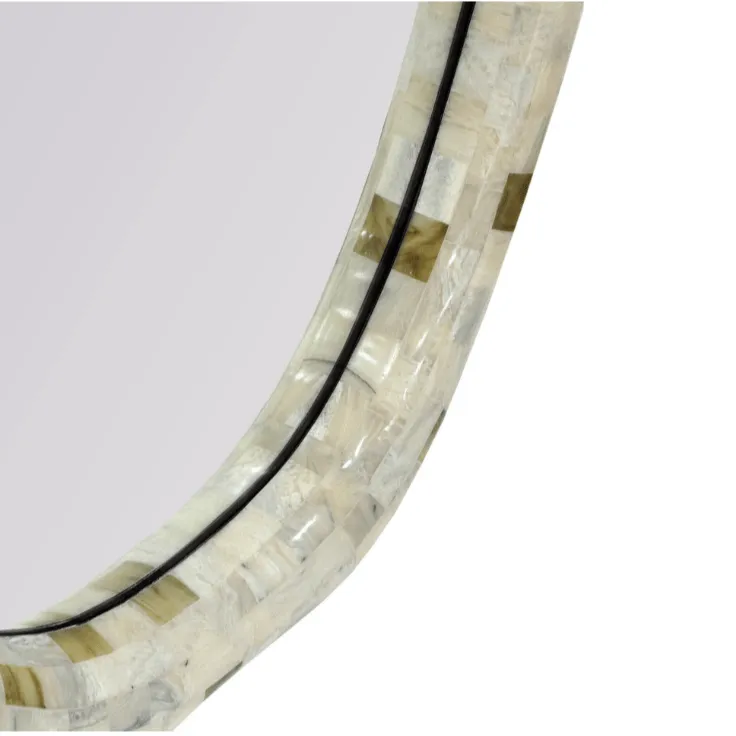 Cleo Mirror