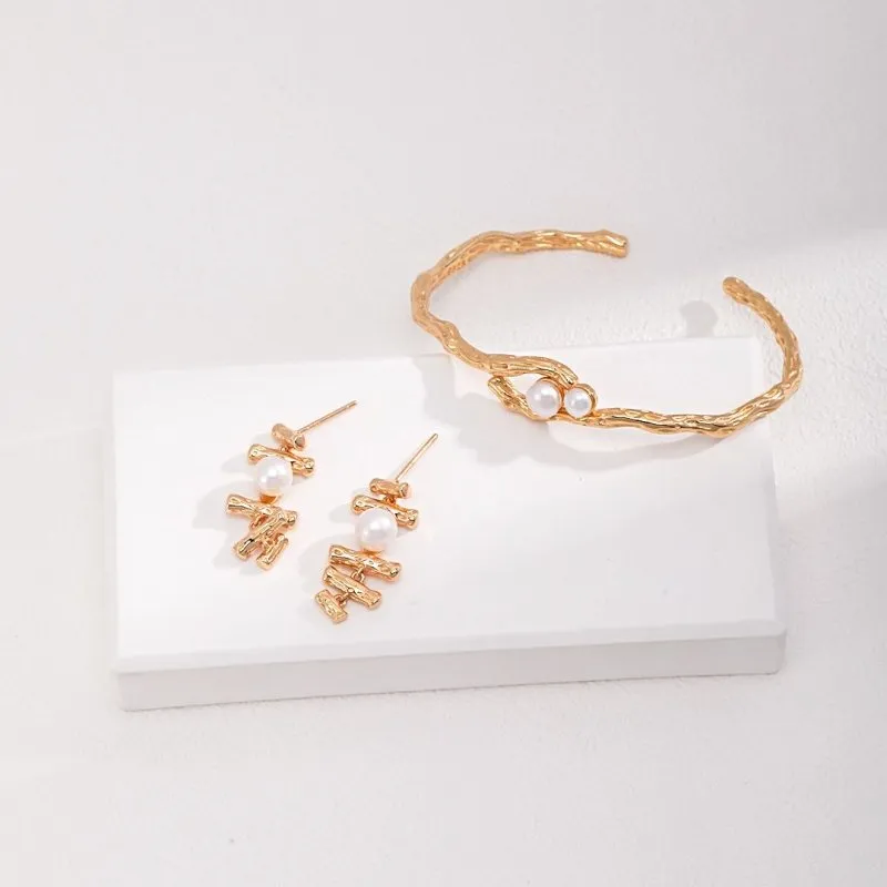 Fiber Twig Gold Vermeil Bracelet with Pearl
