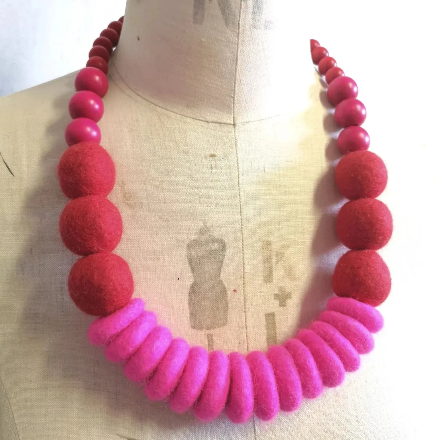 Throw on Merino and Wood Necklace - Pink